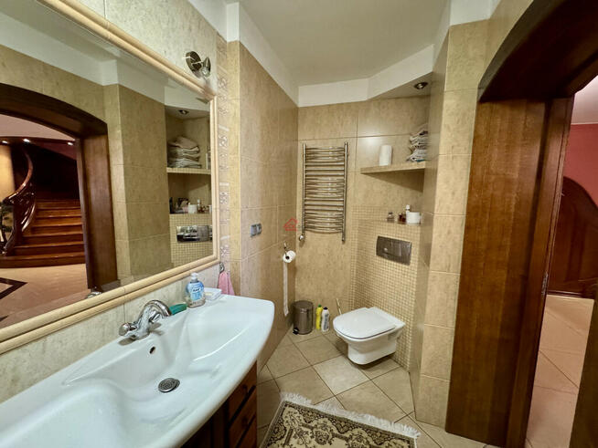 Przestronny dom 360 m² z ogrodem – Piękny ogród