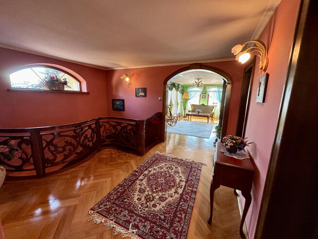 Przestronny dom 360 m² z ogrodem – Piękny ogród