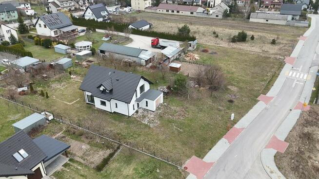 Dom 183,96 m² na działce 1089 m² – Kowala