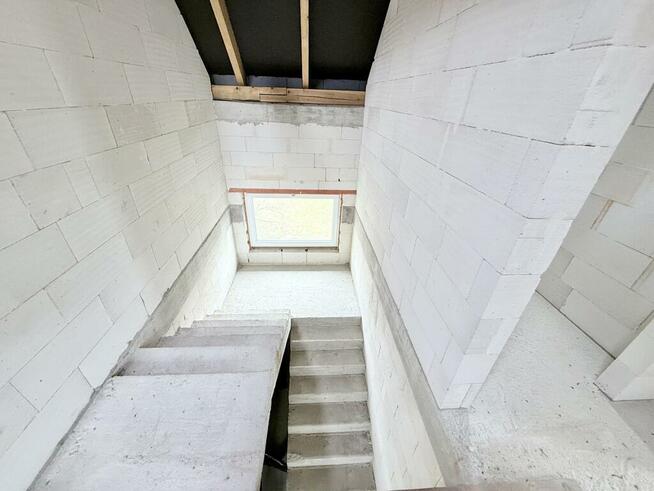 Dom 183,96 m² na działce 1089 m² – Kowala