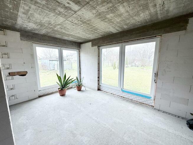 Dom 183,96 m² na działce 1089 m² – Kowala