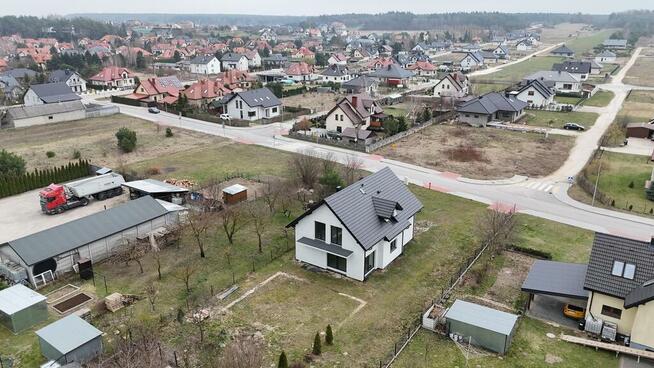 Dom 183,96 m² na działce 1089 m² – Kowala