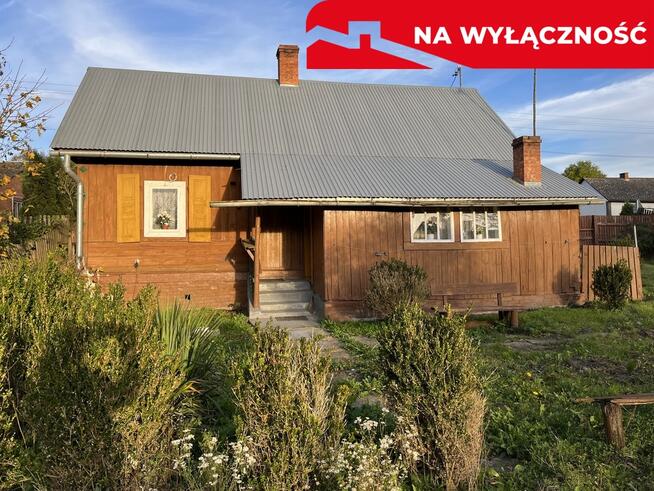 Drewniany dom na działce w Świeciechowie Dużym.