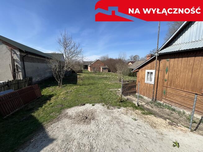 Drewniany dom na działce w Świeciechowie Dużym.