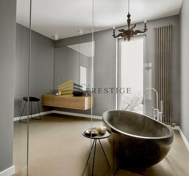 * American School of Warsaw* Wysoki Standard*