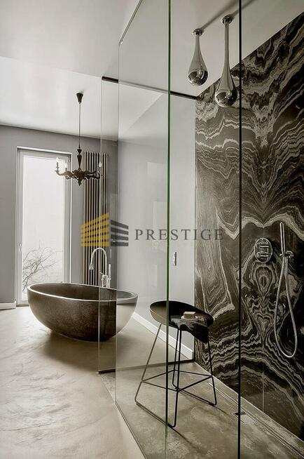 * American School of Warsaw* Wysoki Standard*