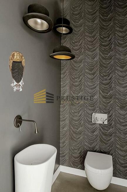 * American School of Warsaw* Wysoki Standard*