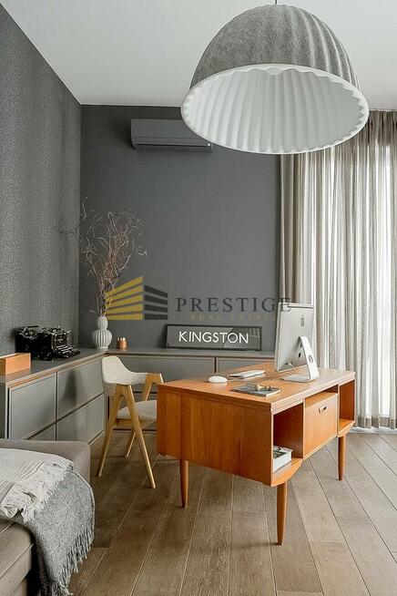 * American School of Warsaw* Wysoki Standard*