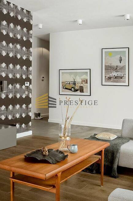 * American School of Warsaw* Wysoki Standard*