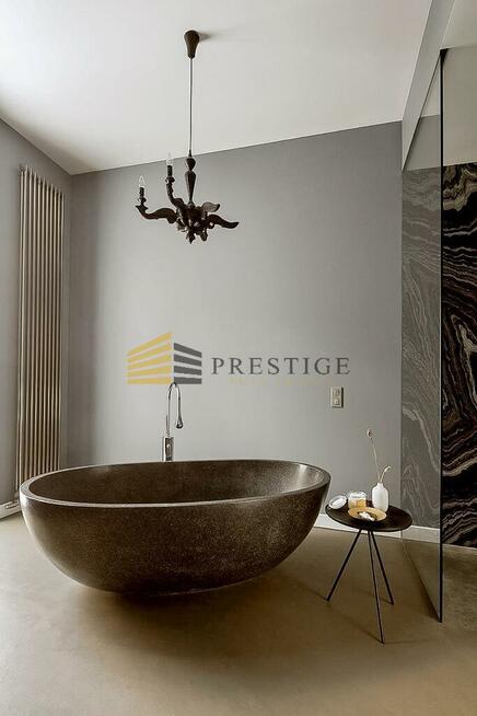 * American School of Warsaw* Wysoki Standard*