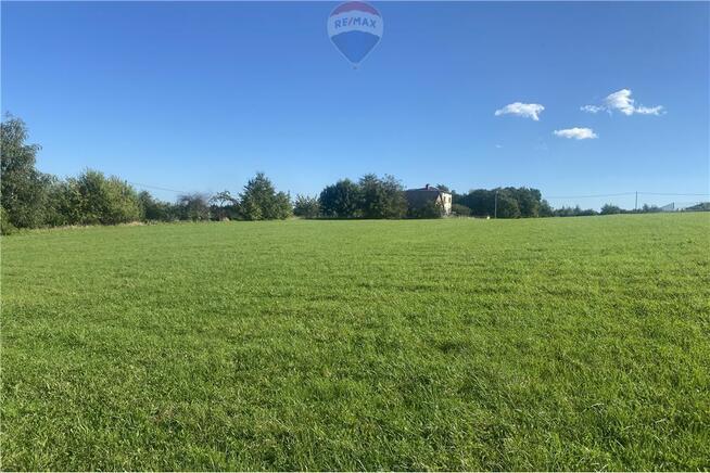 Działka z przeznaczeniem usługowo - mieszkaniowym