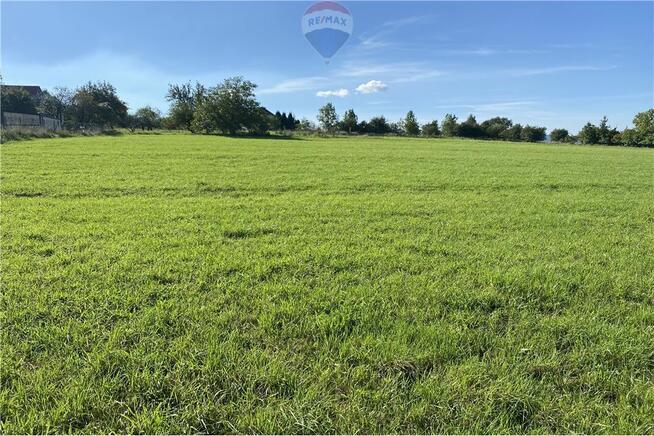 Działka z przeznaczeniem usługowo - mieszkaniowym