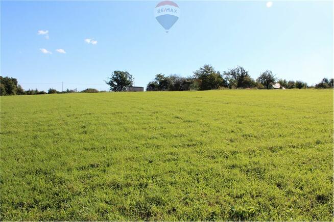 Działka z przeznaczeniem usługowo - mieszkaniowym