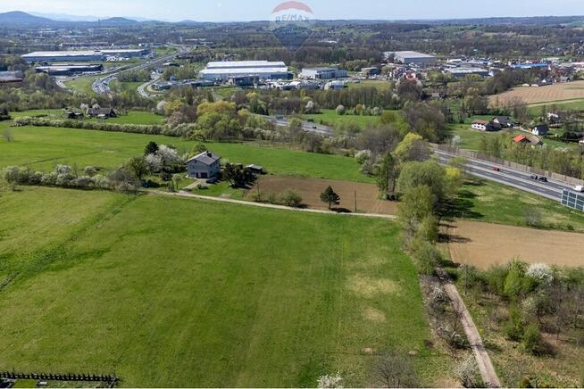 Działka z przeznaczeniem usługowo - mieszkaniowym