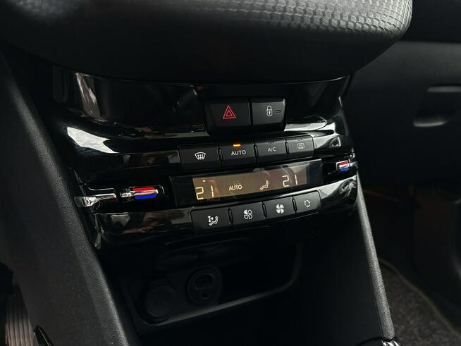 Peugeot 2008 1.2 benzyna Allure 110KM PANORAMA skóra NAVI led PDC 2018