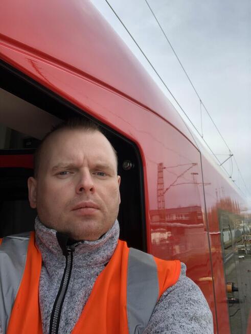 Wartościowy dyspozycyjny pracownik-Pomocnik Elektryka.