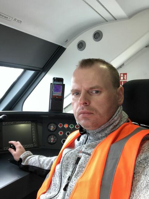 Wartościowy dyspozycyjny pracownik-Pomocnik Elektryka.