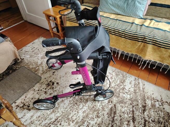 Sprzedam nowy chodzik, balkonik