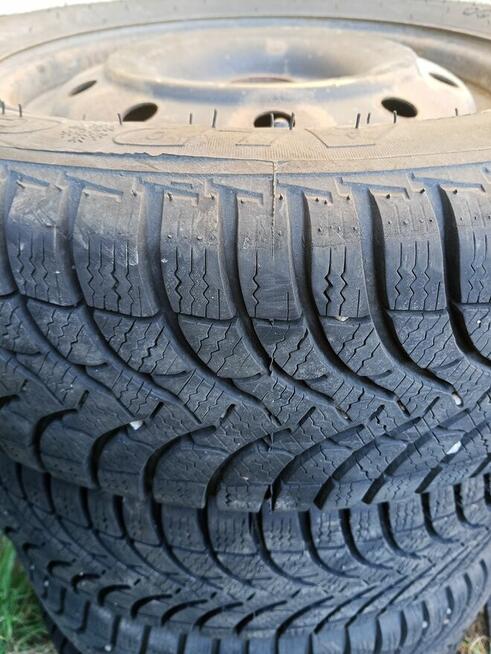 Opony zimowe na felgach 15 195/65