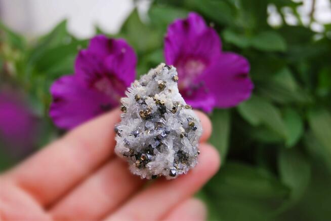 Kryształ górski, piryt, sfaleryt, szczotka, łezka, kropla