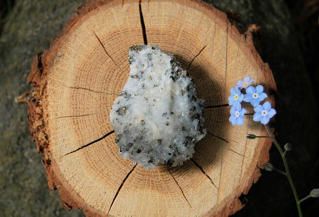 Kryształ górski, piryt, sfaleryt, szczotka, łezka, kropla