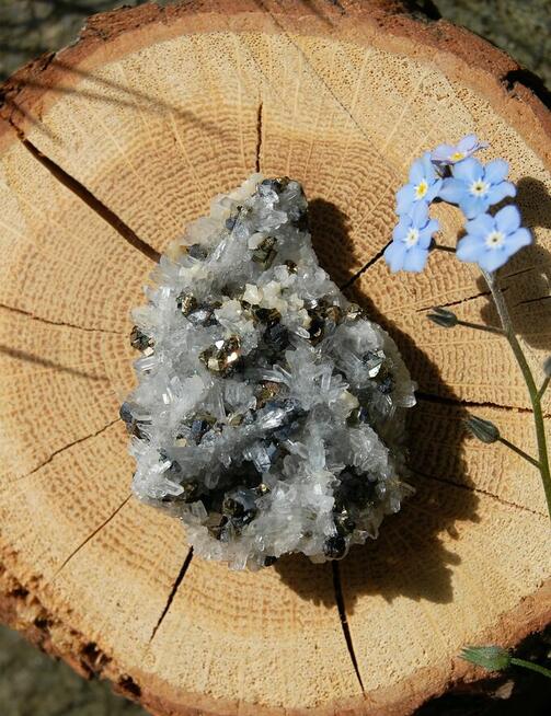 Kryształ górski, piryt, sfaleryt, szczotka, łezka, kropla