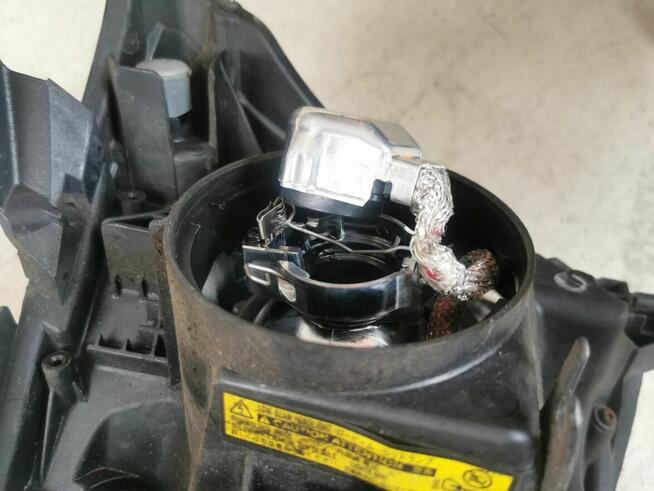 Reflektor xenon Toyota Avensis T25