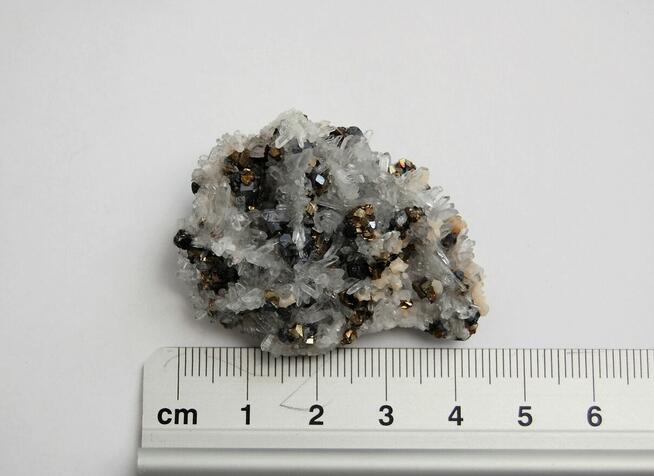 Kryształ górski, piryt, sfaleryt, szczotka, łezka, kropla