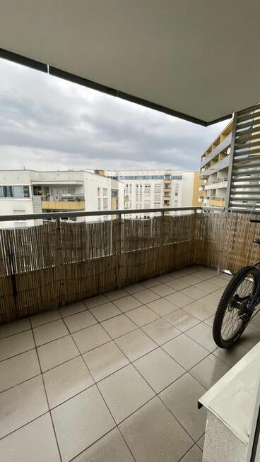 KAWALERKA Z BALKONEM i OSOBNĄ KUCHNIĄ!