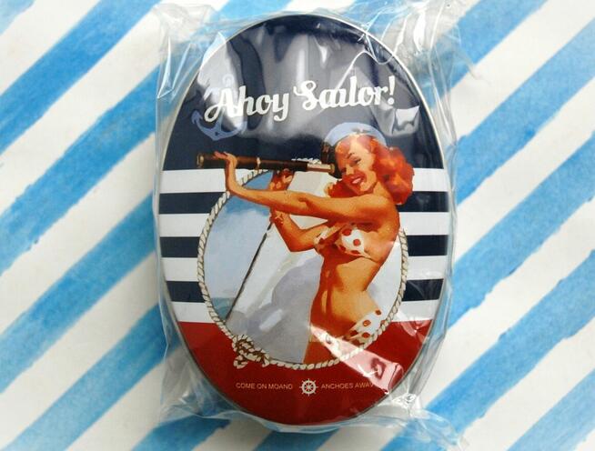 Mała, owalna puszka pin - up girl, housewife, retro, vintage