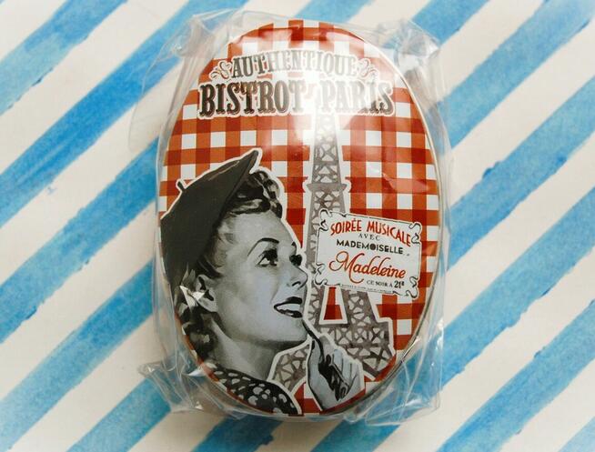 Mała, owalna puszka pin - up girl, housewife, retro, vintage