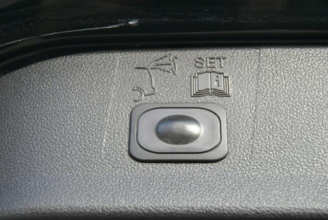 Ford Kuga El. klapa * LEDY * Ksenony * Park tonik * Klima tronik *Zarejestrowany