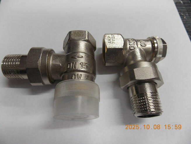 KOMPLET ZAWORÓW GRZEJNIKOWYCH 1/2 KĄTOWY