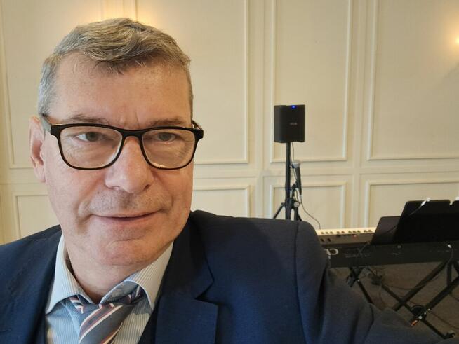 Pianista-wokalista oprawa imprez koncerty ewenty