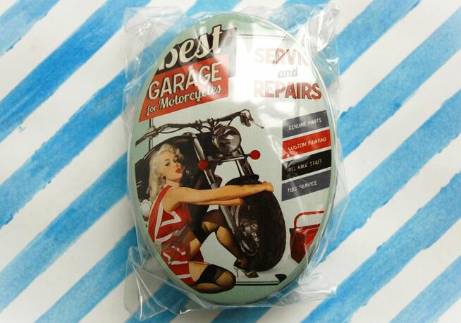 Mała, owalna puszka pin - up girl, housewife, retro, vintage