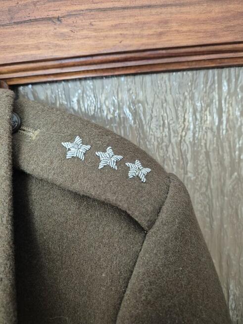 Sprzedam płaszcz zimowy wyjściowy oficera WP PRL gratis 2×