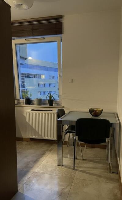 KAWALERKA Z BALKONEM i OSOBNĄ KUCHNIĄ!