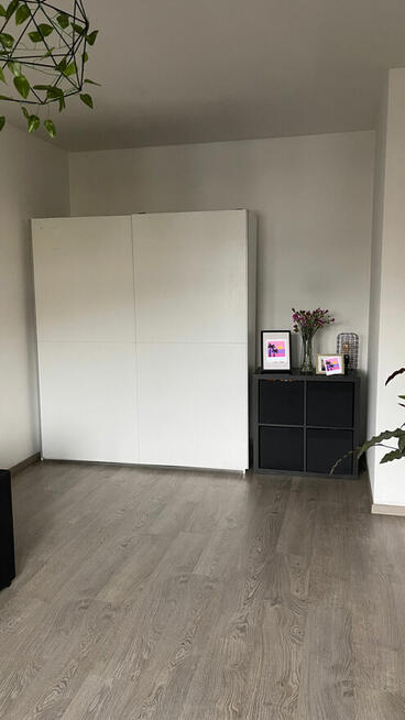 KAWALERKA Z BALKONEM i OSOBNĄ KUCHNIĄ!