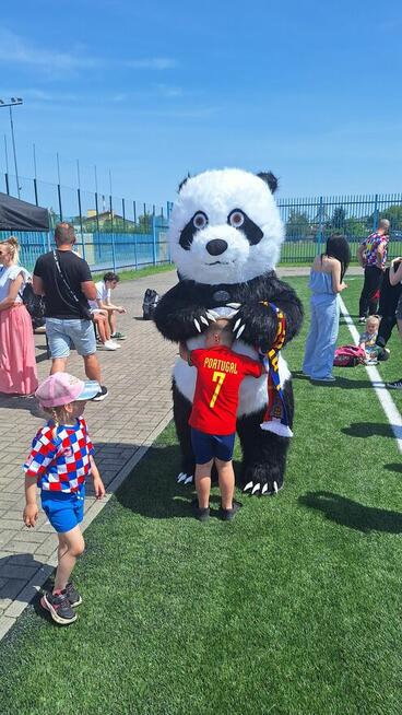 Biały Miś i Panda zapraszają do wspólnej zabawy.