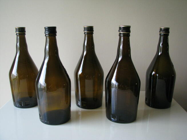 Ciemne butelki z brązowego szkła 0,7 l nalewki i inne przetw