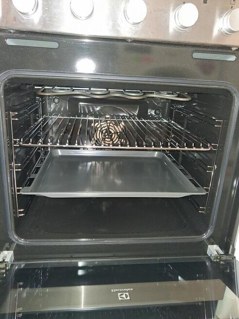 KUCHENKA ELEKTRYCZNA Z BLATEM CERAMICZNYM ELECTROLUX