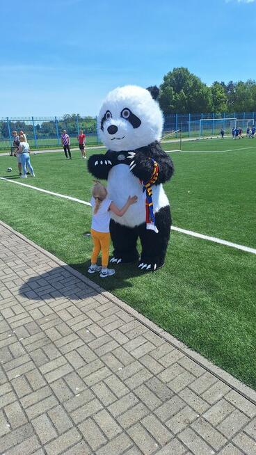 Biały Miś i Panda zapraszają do wspólnej zabawy.