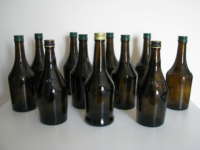 Ciemne butelki z brązowego szkła 0,7 l nalewki i inne przetw
