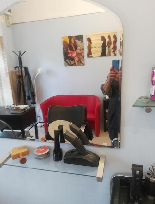 Wyposażenie salonu fryzjerskiego.