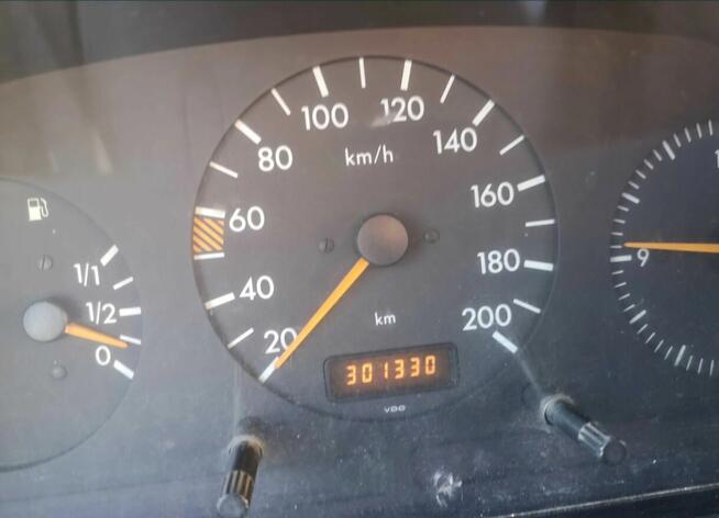 Ładny Mercedes Vito 2,3d 1996 5-osobowy