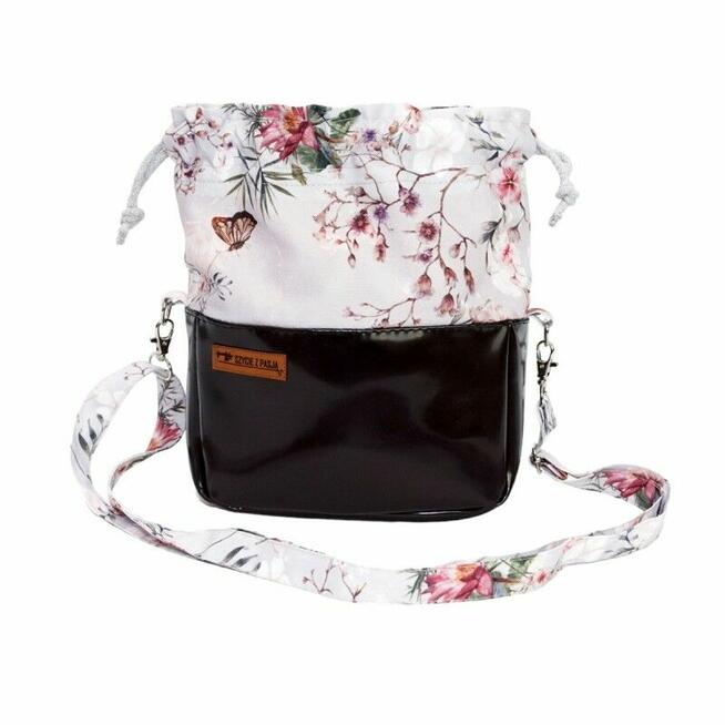 Torebka Sakiewka Czarna z Motywem Kwiatów Jabłoni – Handmade