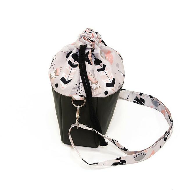 Torebka Sakiewka Ciemnozielona z Motywem Piórek – Handmade