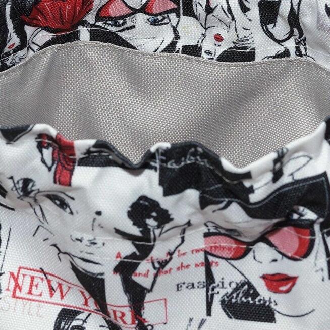 Torebka Sakiewka Czarna z Motywem Fashion – Handmade