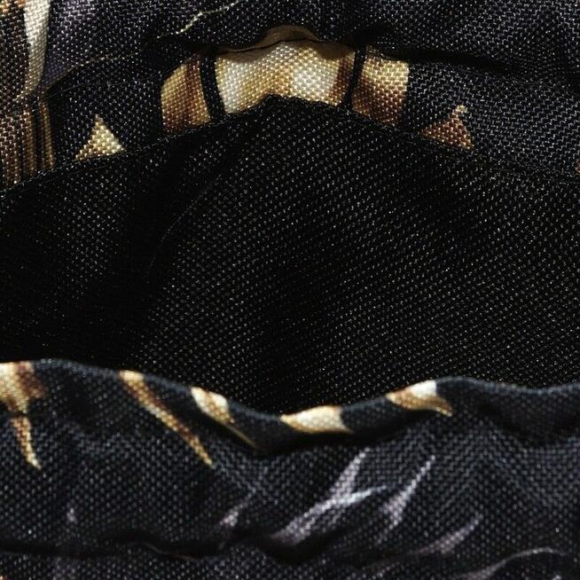 Torebka Sakiewka Czarna z Motywem Złoty Monster – Handmade