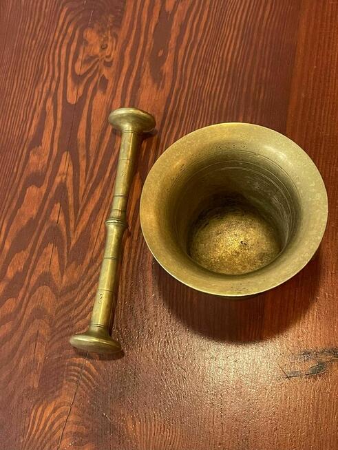 Stary moździerz mosiężny